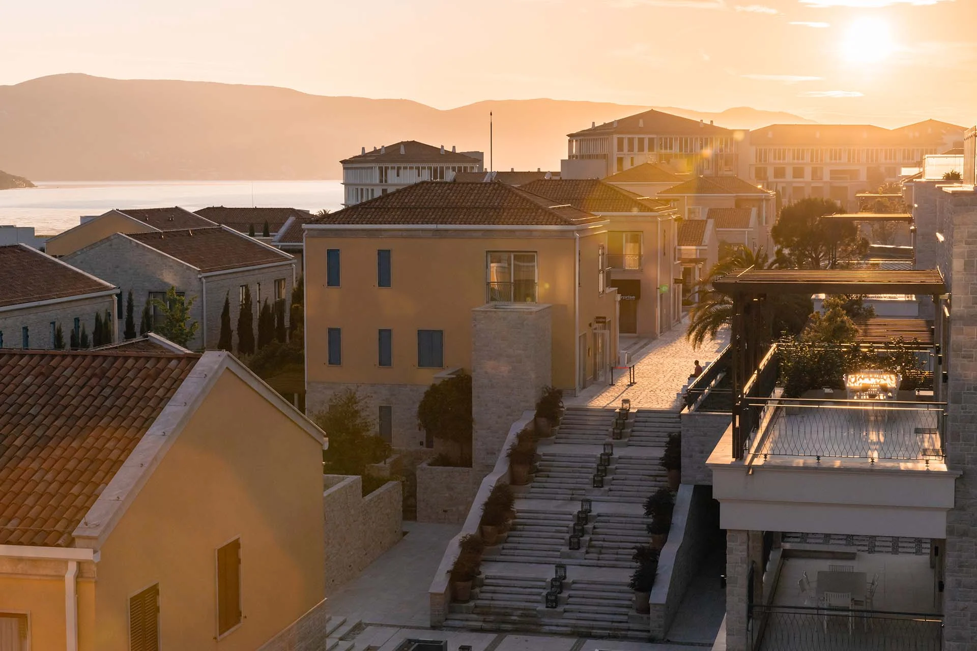 ХОТИТЕ ПРИОБРЕСТИ ДОМ НА БЕРЕГУ МОРЯ, КОТОРЫЙ ПОМОЖЕТ ВАМ СБАЛАНСИРОВАТЬ ЛИЧНУЮ И ДЕЛОВУЮ ЖИЗНЬ? ДОБРО ПОЖАЛОВАТЬ В PORTONOVI!